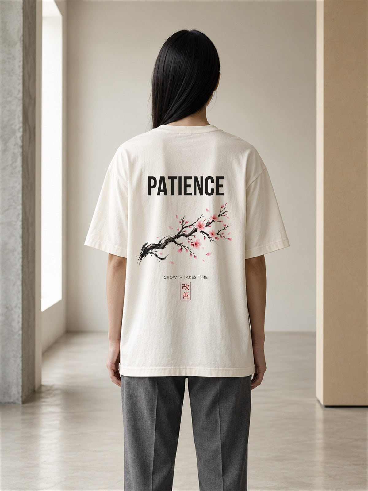 Camiseta KAIZEN 02 Patience, espalda sobre modelo mujer (imagen ilustrativa)