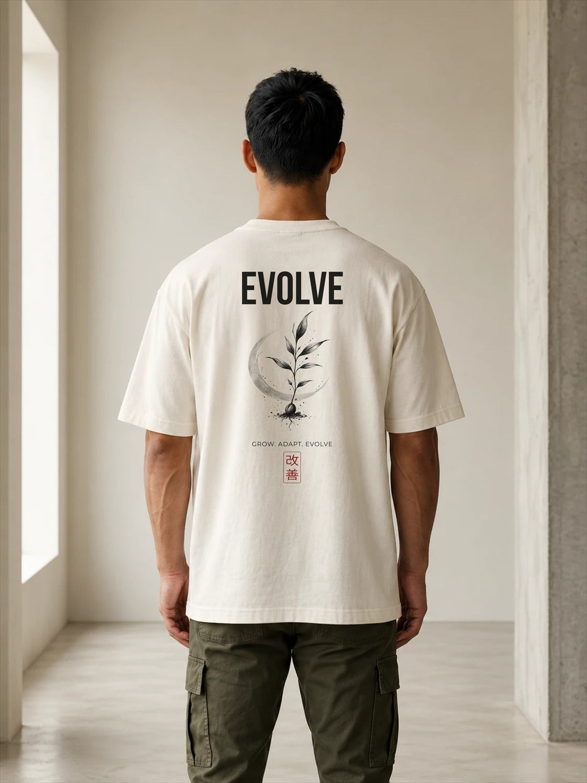 Camiseta KAIZEN 06 Evolve, espalda sobre modelo hombre (imagen ilustrativa)